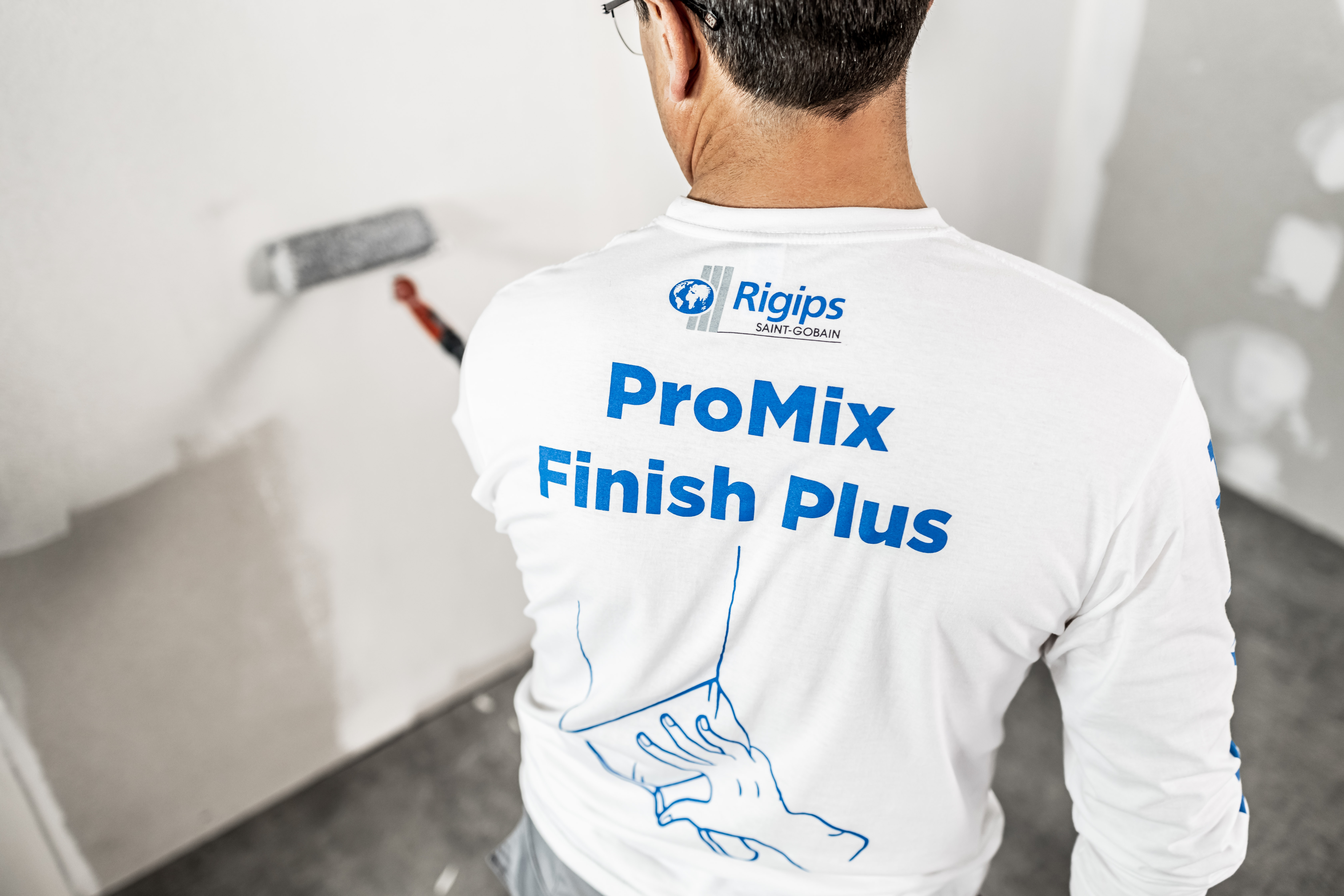 Masa RIGIPS ProMix Finish Plus aplikowana wałkiem