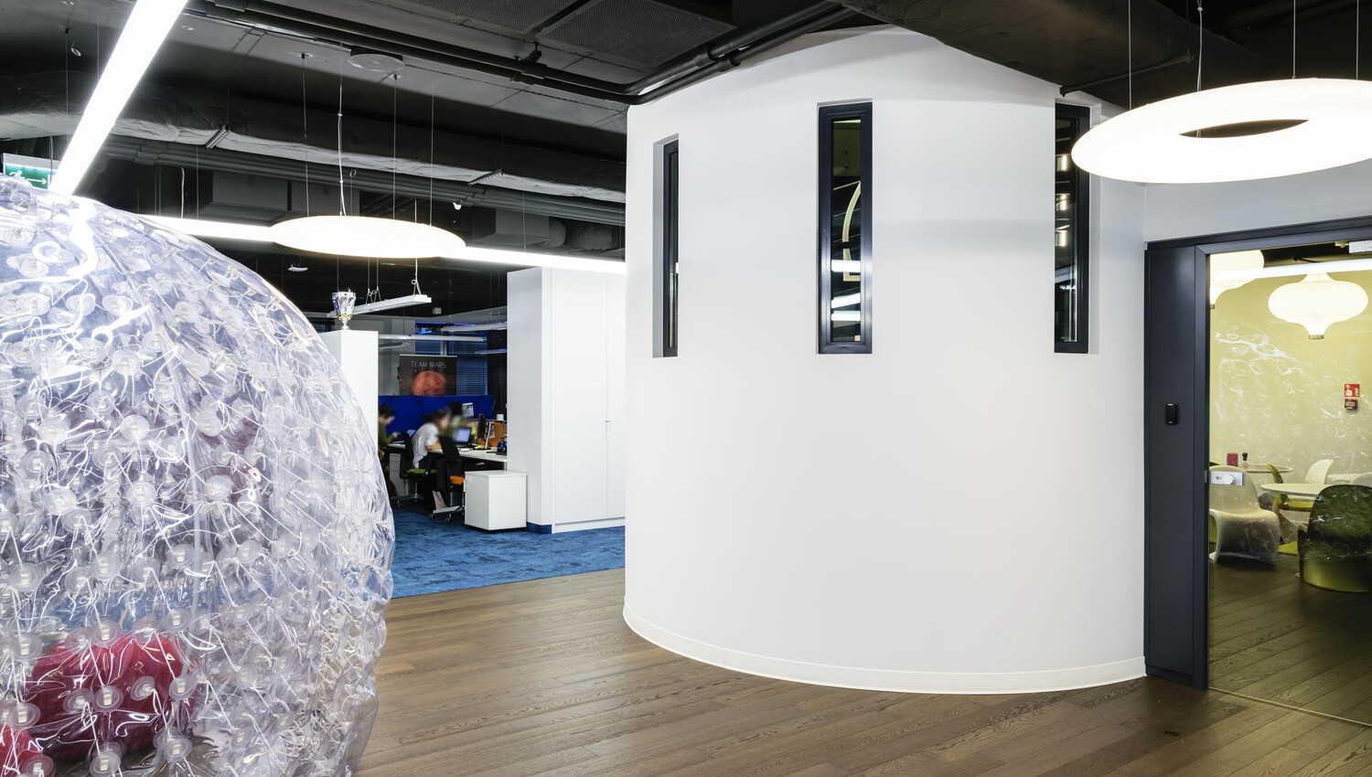 X2 Boutique Office