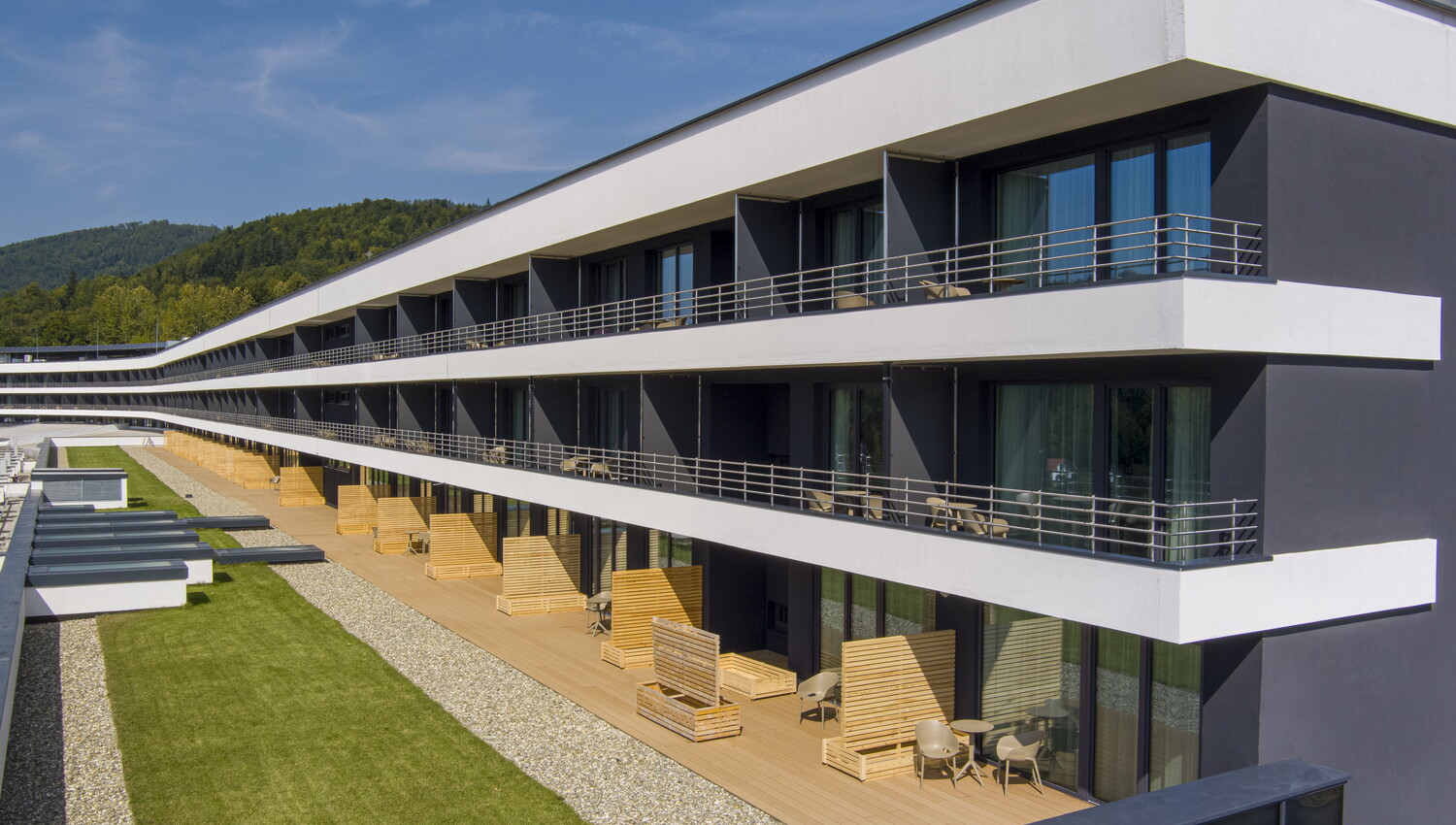 Izolacja akustyczna korytarzy w hotelu Mercure