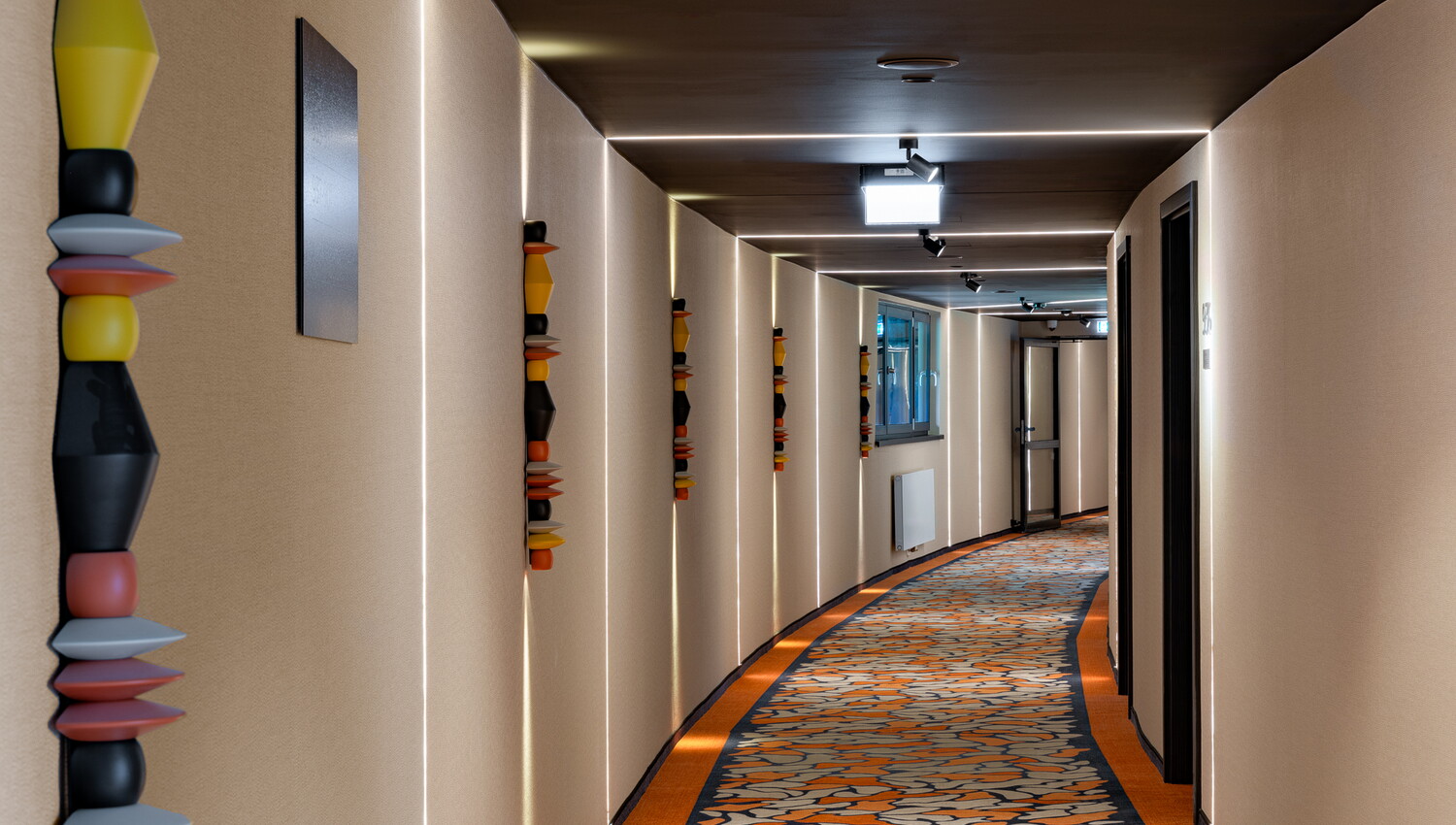 Akustyka korytarzy w hotelu 